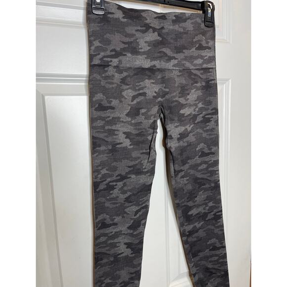 Spanx Gray Camo Print Leggings Medium Workout Casual Athleisure Gym Running - Picture 3 of 6